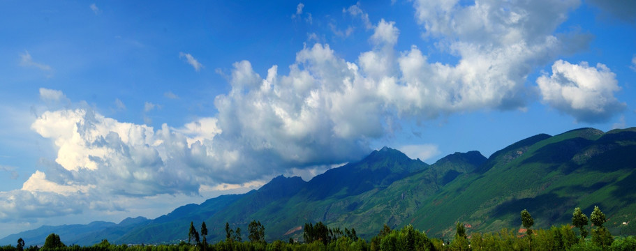 云南大理苍山（高清全景图）