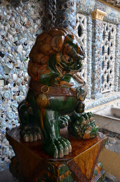 瓷房子内琉璃狮子雕塑