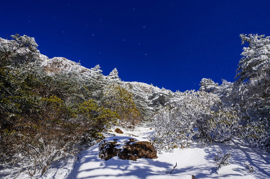 花溪 昆明轿子雪山