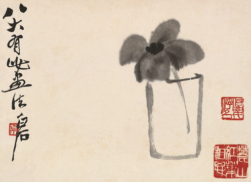 花與水杯