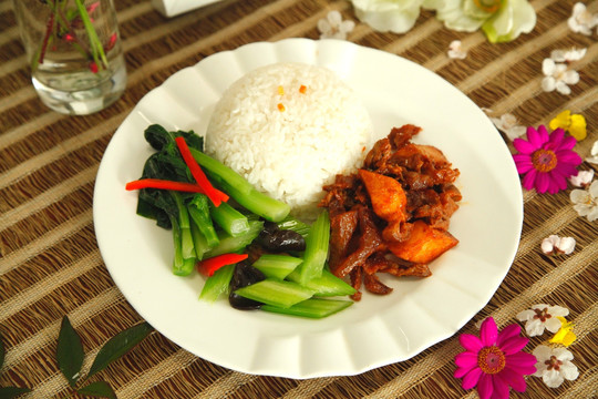 土豆烧牛肉套餐