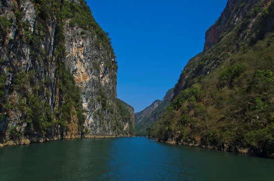 鲁布革小三峡雄狮