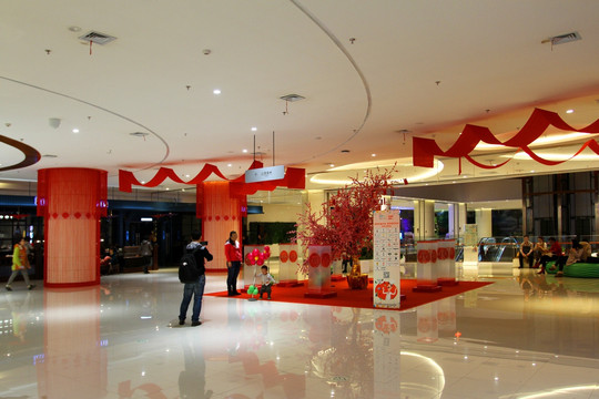 商场 大厅 装饰 庆典 红柱子