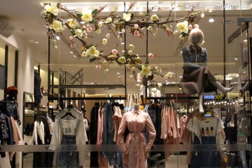 商場 服裝專賣 商場裝修 櫥窗