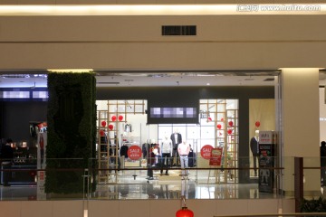 商場 服裝專賣 商場裝修 櫥窗