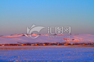 雪山村庄暮色