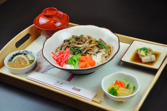 牛肉饭定食