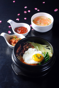 韩式石锅牛肉拌饭