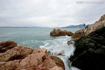 海边钓鱼