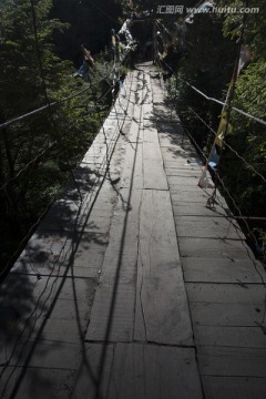 木头吊桥