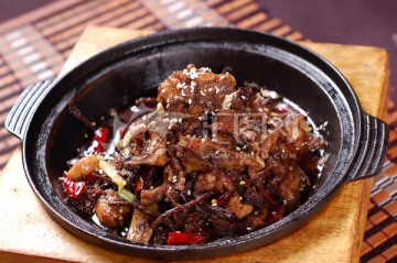 茶菇石锅鸡