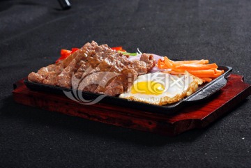 鐵板黑椒牛排