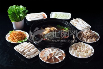 鮮菌甲魚(yú)土雞山珍煲