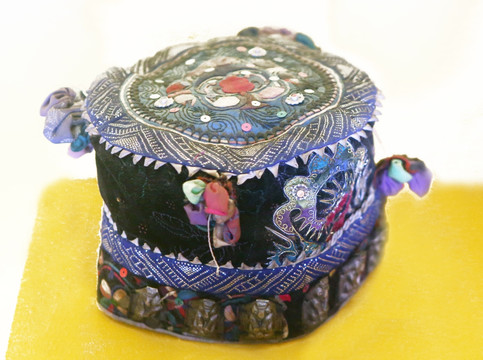 侗族童帽