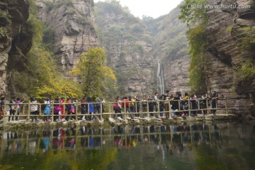 山沟旅游