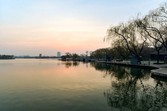 大明湖日出