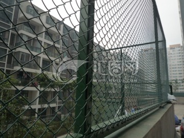 围栏 足球场围栏 隔离网 铁丝