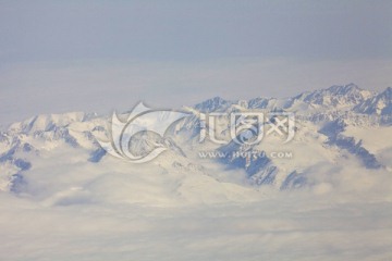 航拍雪山