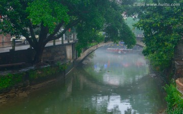 雨中逢简