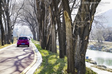 河边小路