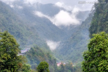 独龙江山里人家