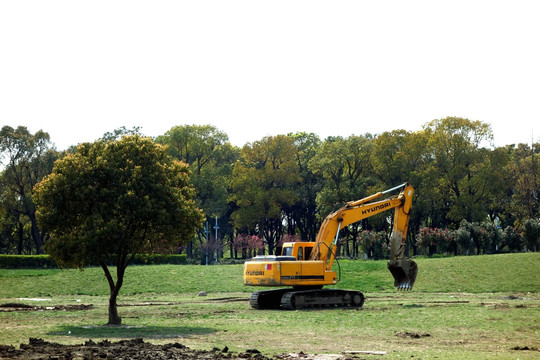 公园里的挖土机