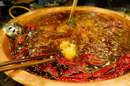 野生牛蛙红油火锅