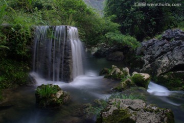 小溪流水