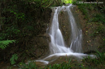 山涧溪流