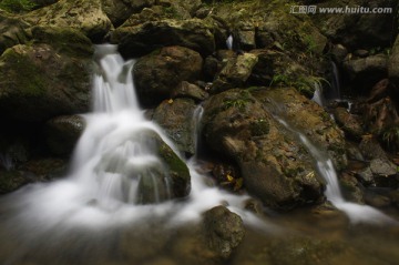 小溪流水