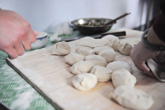 包饺子