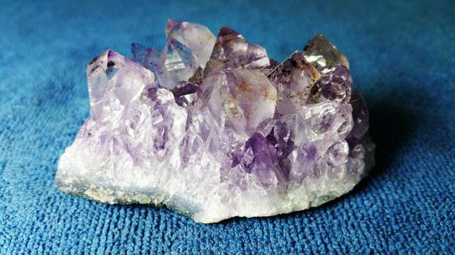 紫色水晶块