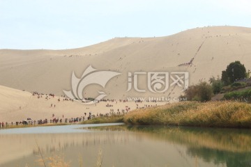 鸣沙山月牙泉