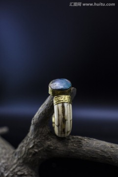 蓝色宝石手环