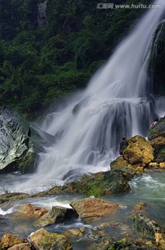 瀑布山水