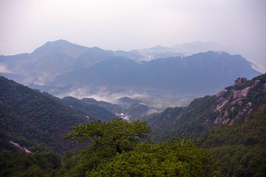 九华山雨后风光