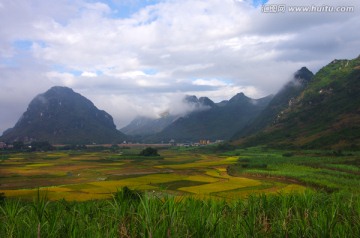 山峦 农田