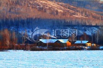 山里人家雪景