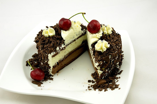 樱桃黑巧克力夹心蛋糕