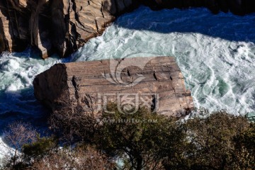 云南香格里拉虎跳峡