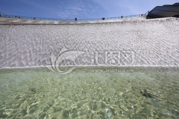 滴水湖地铁站水瀑布