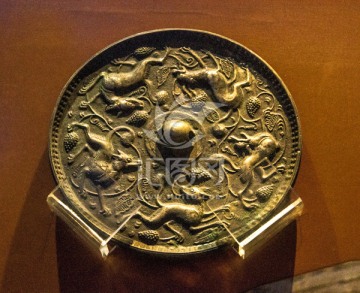 海兽葡萄铜镜