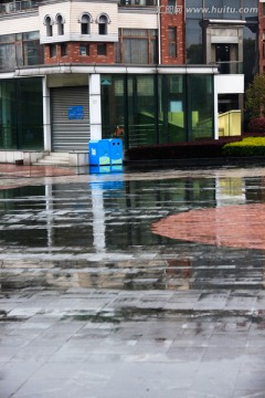 雨后建筑倒影