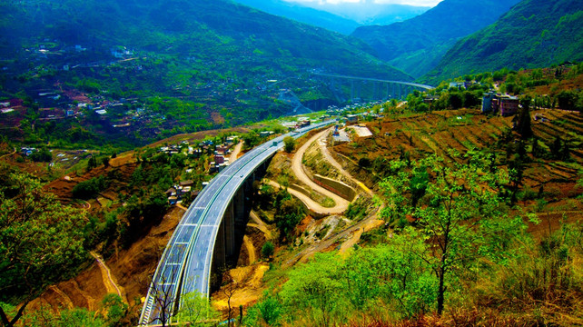 山里公路 村庄