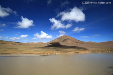 蓝天白云山水