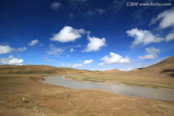 蓝天白云山水