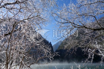 雾凇 雪花 蓝天 山谷 水雾