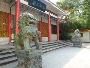 公園門口的石獅