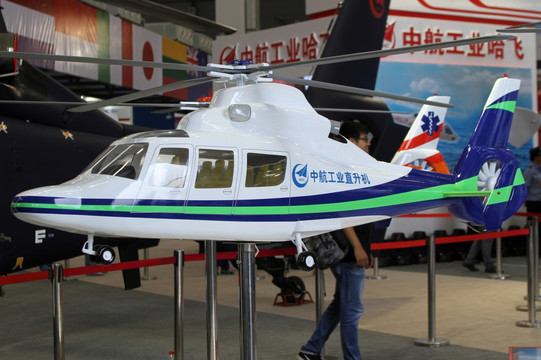中航工业AC312直升机
