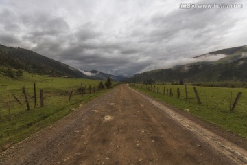 草原上的公路